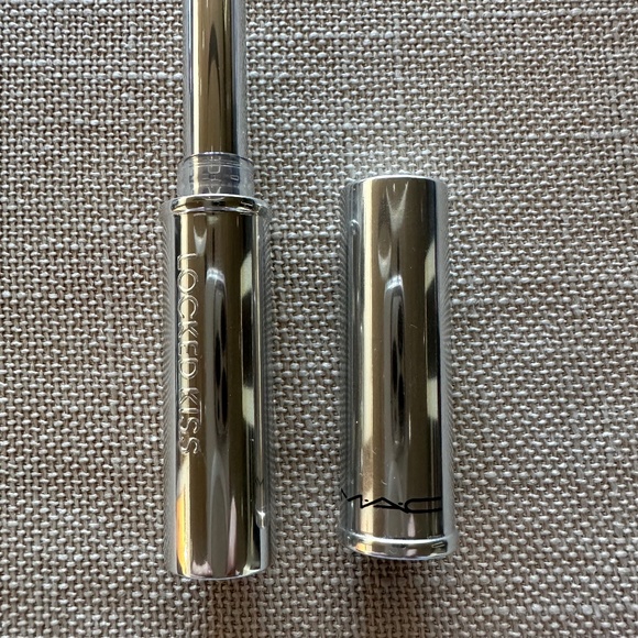 MAC LOCKED KISS 24HR LIPSTICK POSH WARM BROWN - Picture 2 of 7